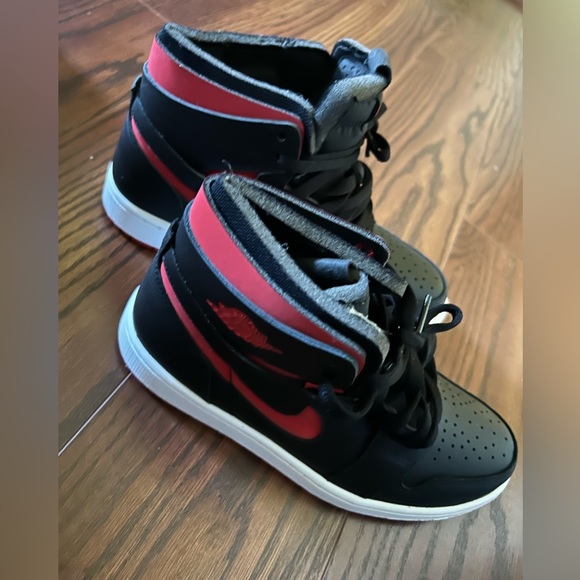 $150 Red and black size 8 women..Snake skin $85 5.5..Dunks $120 not sole 5 - Picture 12 of 14